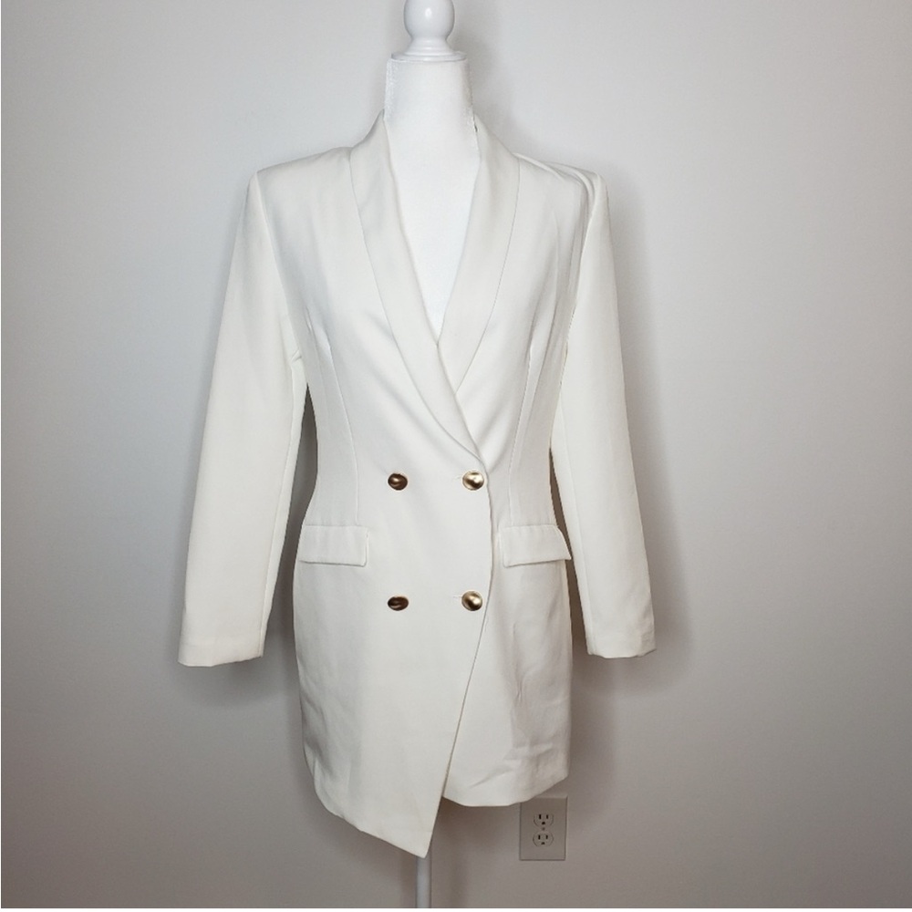 PRETTYLITTLETHING white dress blazer size 4